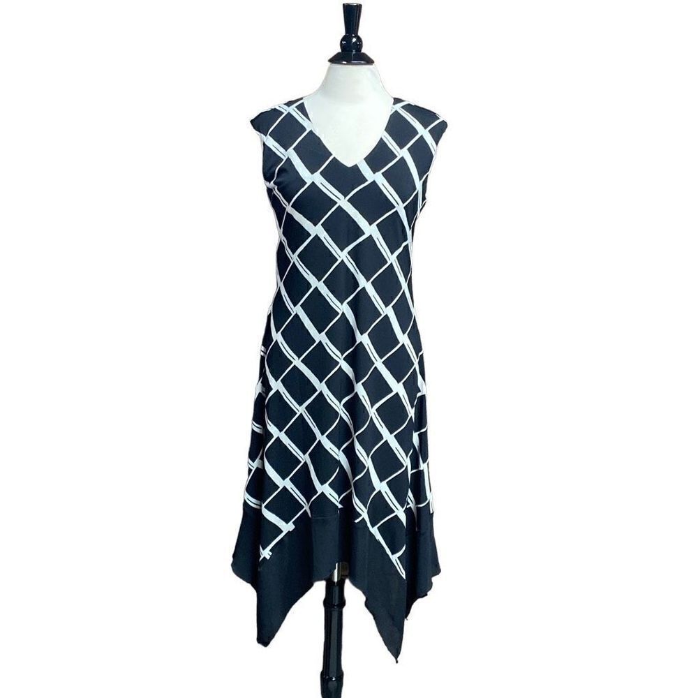 Luxology Black & White Sleeveless V-Neck Hanker-chief Hem Dress Size 8